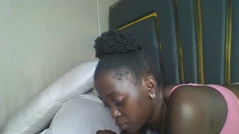 Snapshot of hornybella84 chatting on 11.18.25 Bella online show from 11.18.25