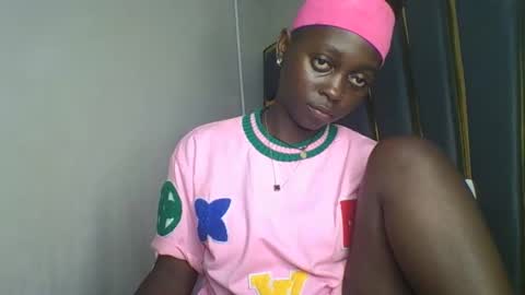 Snapshot of hornybella84 chatting on 11.18.25 Bella online show from 11.18.25