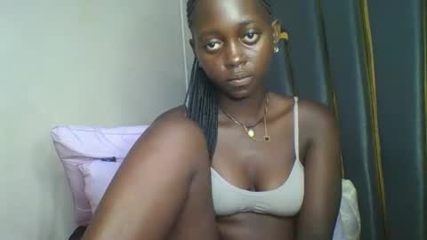 Snapshot of hornybella84 chatting on 11.30.25 Bella online show from 11.30.25