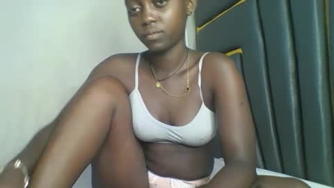 Snapshot of hornybella84 chatting on 12.22.25 Bella online show from 12.22.25