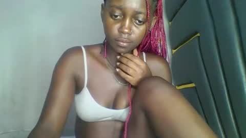 Snapshot of hornybella84 chatting on 02.12.26 Bella online show from 02.12.26