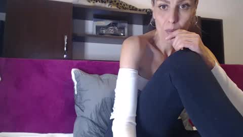 Snapshot of hornygirllx chatting on 09.27.25 AshlineKatte online show from 09.27.25