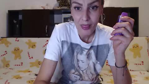 Snapshot of hornygirllx chatting on 10.11.25 AshlineKatte online show from 10.11.25