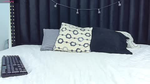 Snapshot of hornylittledaughter chatting on 01.28.25 Ambar online show from 01.28.25