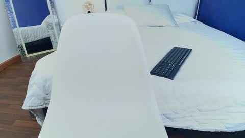 Snapshot of hornylittledaughter chatting on 02.10.25 Ambar online show from 02.10.25