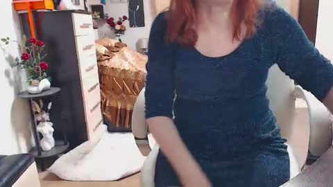 Snapshot of hornymomfuck chatting on 11.15.25 Aimi online show from 11.15.25