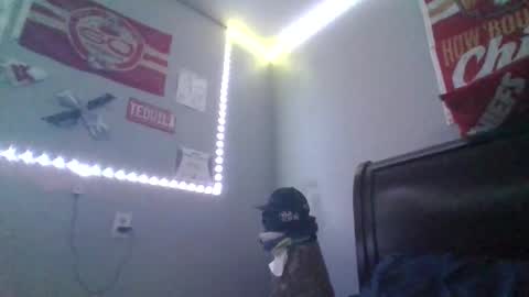 Snapshot of hornypierceddad chatting on 04.05.26 hornypierceddad online show from 04.05.26