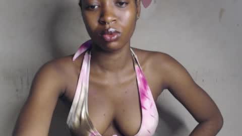 Snapshot of hornyslut_xx chatting on 04.26.26 Bella online show from 04.26.26