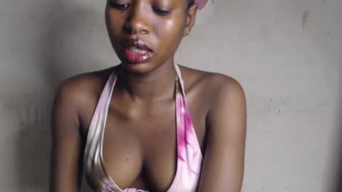 Snapshot of hornyslut_xx chatting on 04.27.26 Bella online show from 04.27.26
