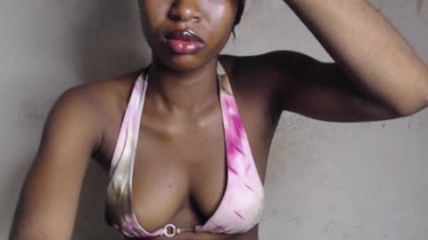 Snapshot of hornyslut_xx chatting on 05.01.26 Bella online show from 05.01.26