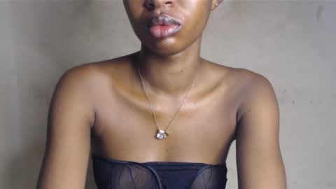 Snapshot of hornyslut_xx chatting on 05.25.26 Bella online show from 05.25.26