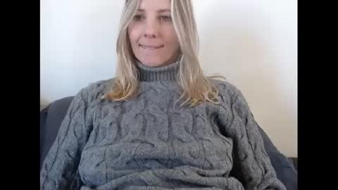 Snapshot of hornyssima chatting on 12.26.24 Hornyssima online show from 12.26.24