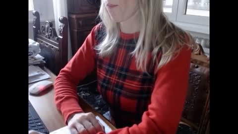 Snapshot of hornyssima chatting on 11.06.25 Hornyssima online show from 11.06.25