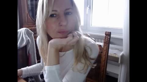 Snapshot of hornyssima chatting on 11.16.25 Hornyssima online show from 11.16.25