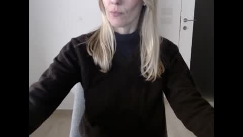 Snapshot of hornyssima chatting on 12.15.25 Hornyssima online show from 12.15.25