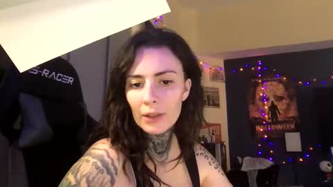 Snapshot of horrorqueen1225 chatting on 03.26.26 horrorqueen online show from 03.26.26