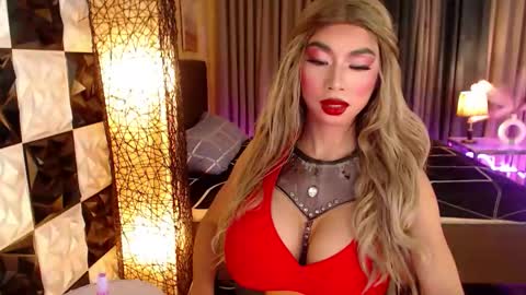 Snapshot of horsecockjanets chatting on 10.27.25 horsecockjanets online show from 10.27.25