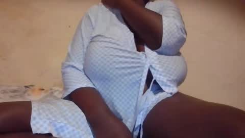 Snapshot of hot_alynn chatting on 10.18.25 ALLYN online show from 10.18.25