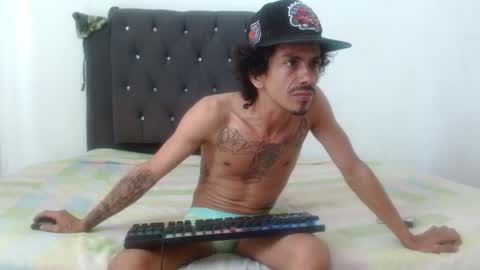 Snapshot of hot_and_complacent chatting on 02.12.25 Private open online show from 02.12.25