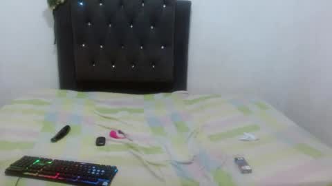 Snapshot of hot_and_complacent chatting on 02.13.25 Private open online show from 02.13.25