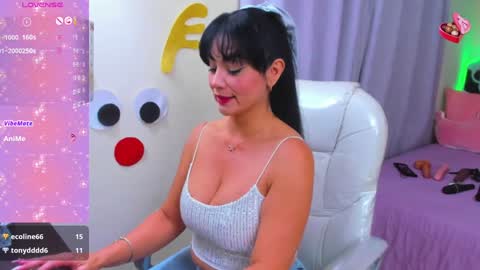 Snapshot of hot_beauty__ chatting on 12.27.24 VALENTINA online show from 12.27.24