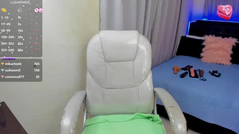 Snapshot of hot_beauty__ chatting on 01.10.25 VALENTINA online show from 01.10.25