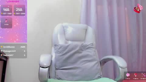 Snapshot of hot_beauty__ chatting on 01.25.25 VALENTINA online show from 01.25.25