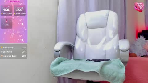 Snapshot of hot_beauty__ chatting on 01.26.25 VALENTINA online show from 01.26.25