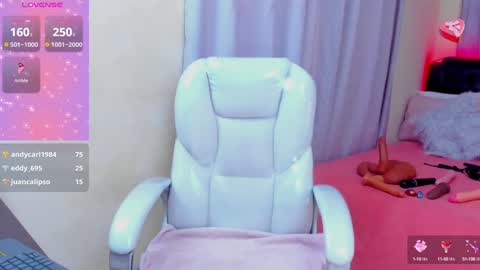 Snapshot of hot_beauty__ chatting on 01.28.25 VALENTINA online show from 01.28.25