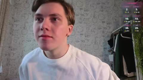 Snapshot of hot_boy_oscar chatting on 11.01.25 Oscar online show from 11.01.25