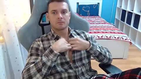 Snapshot of hot_cap_77 chatting on 12.17.25 hot_cap_77 online show from 12.17.25