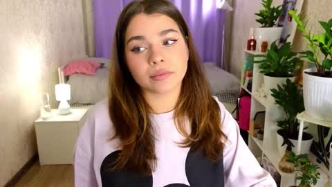 Snapshot of hot_chill__ chatting on 09.30.25 LiluCaroline online show from 09.30.25