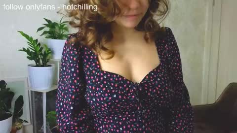 Snapshot of hot_chill__ chatting on 11.14.25 LiluCaroline online show from 11.14.25