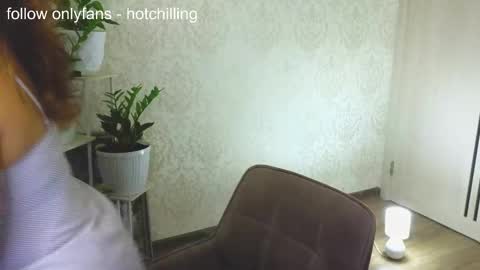 Snapshot of hot_chill__ chatting on 11.23.25 LiluCaroline online show from 11.23.25