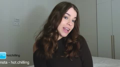 Snapshot of hot_chill__ chatting on 01.12.26 LiluCaroline online show from 01.12.26