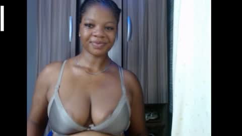 Snapshot of hot_choco_choco chatting on 12.05.25 peace online show from 12.05.25