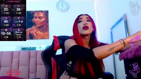 Snapshot of hot_destinyk chatting on 12.11.24 destinyk online show from 12.11.24