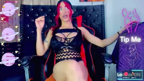 Snapshot of hot_destinyk chatting on 09.18.25 destinyk online show from 09.18.25