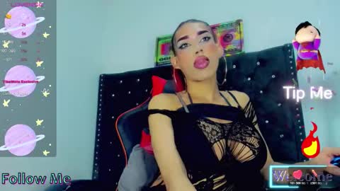 Snapshot of hot_destinyk chatting on 10.25.25 destinyk online show from 10.25.25