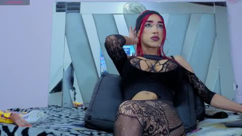 Snapshot of hot_destinyk chatting on 11.10.25 destinyk online show from 11.10.25