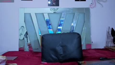 Snapshot of hot_destinyk chatting on 11.20.25 destinyk online show from 11.20.25