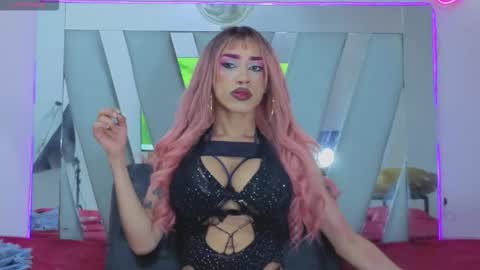 Snapshot of hot_destinyk chatting on 11.22.25 destinyk online show from 11.22.25