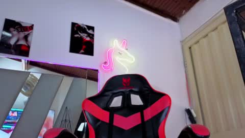 Snapshot of hot_destinyk chatting on 06.21.26 destinyk online show from 06.21.26