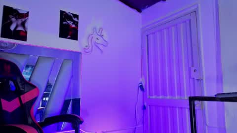 Snapshot of hot_destinyk chatting on 06.26.26 destinyk online show from 06.26.26