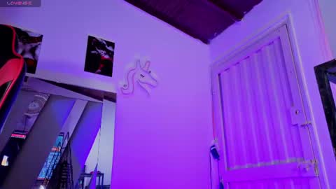 Snapshot of hot_destinyk chatting on 06.27.26 destinyk online show from 06.27.26