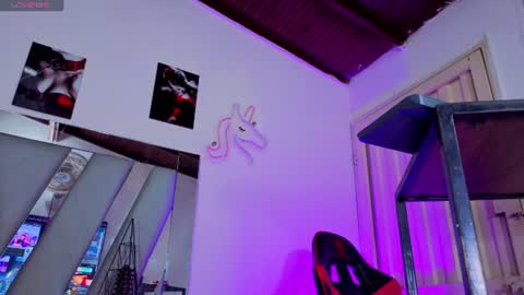 Snapshot of hot_destinyk chatting on 07.01.26 destinyk online show from 07.01.26