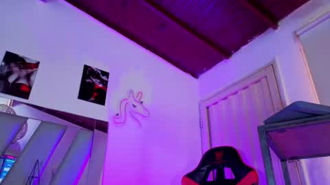 Snapshot of hot_destinyk chatting on 07.25.26 destinyk online show from 07.25.26
