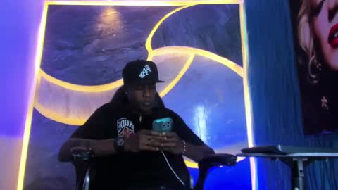 Snapshot of hot_golden_black chatting on 09.08.25 hot_golden_black online show from 09.08.25