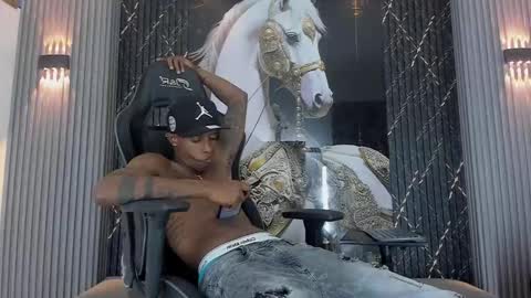 Snapshot of hot_golden_black chatting on 09.18.25 hot_golden_black online show from 09.18.25