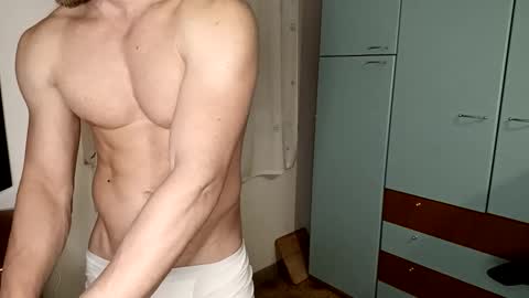Snapshot of hot_italianboy chatting on 10.31.25 hot_italianboy online show from 10.31.25